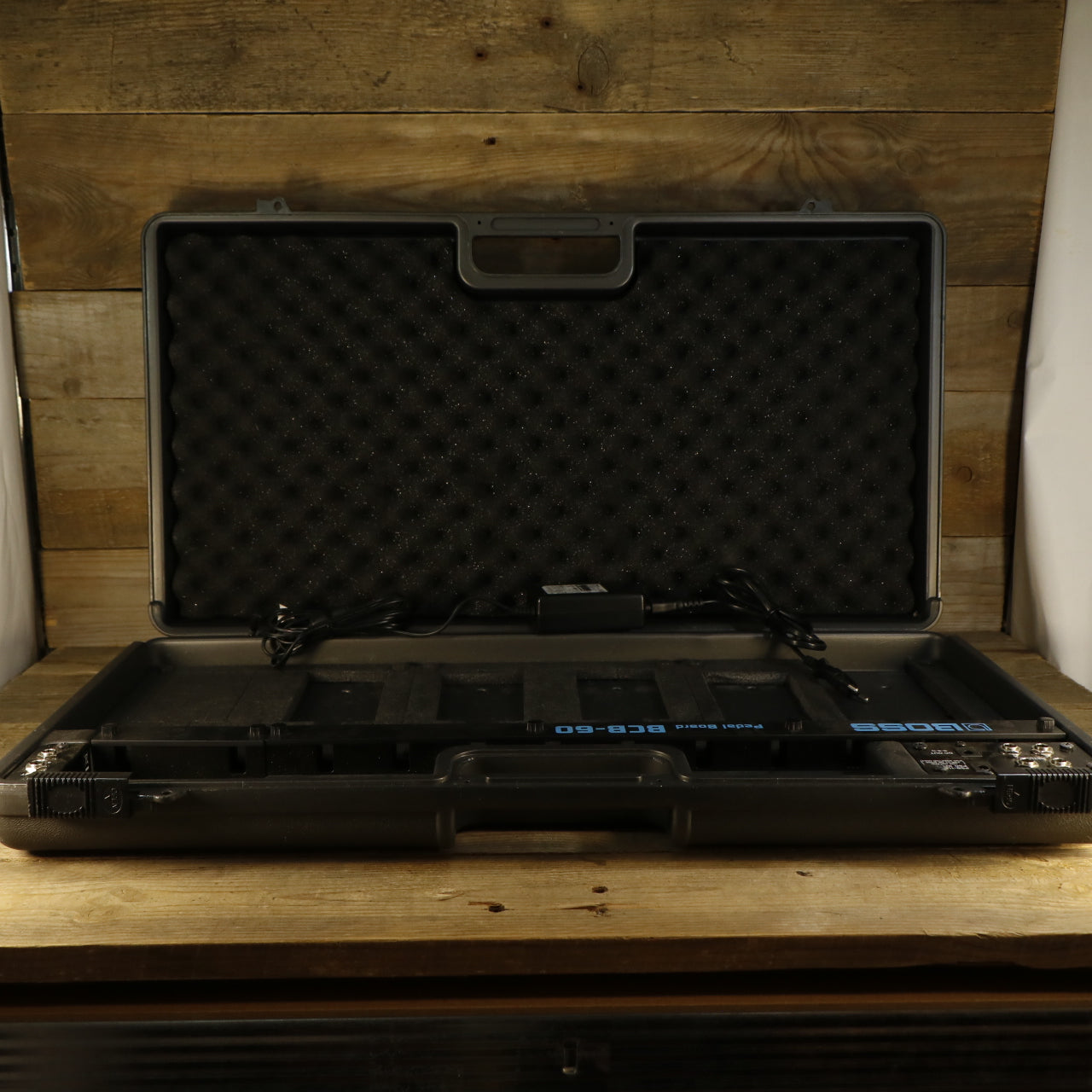 Boss BCB-60 Pedalboard incl Power Supply (s/n L4D4418, Made in Taiwan)