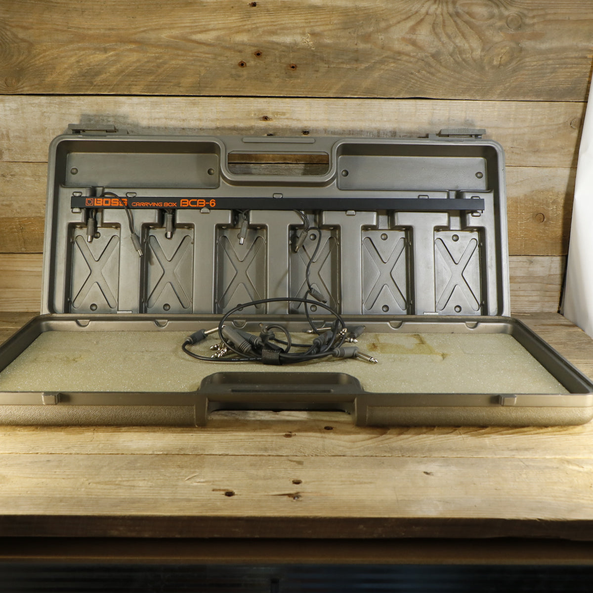 Boss BCB-6 Pedalboard (s/n 300281, Vintage, Made in Japan, incl daisy chain, 4 patch cables and 1 long cable)
