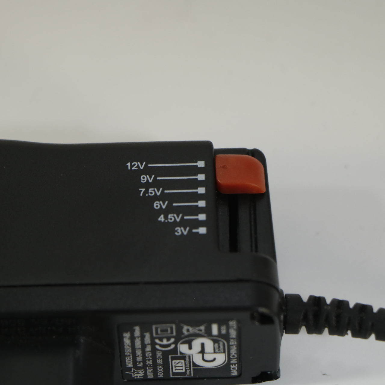 Netzteil mit variabler Spannung (3–12V DC)