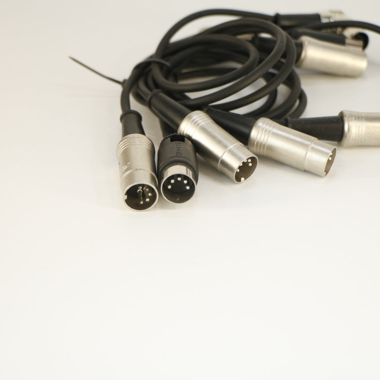 MIDI Patch Cable Set of 5 (Mix of Angled and Straight Plugs)