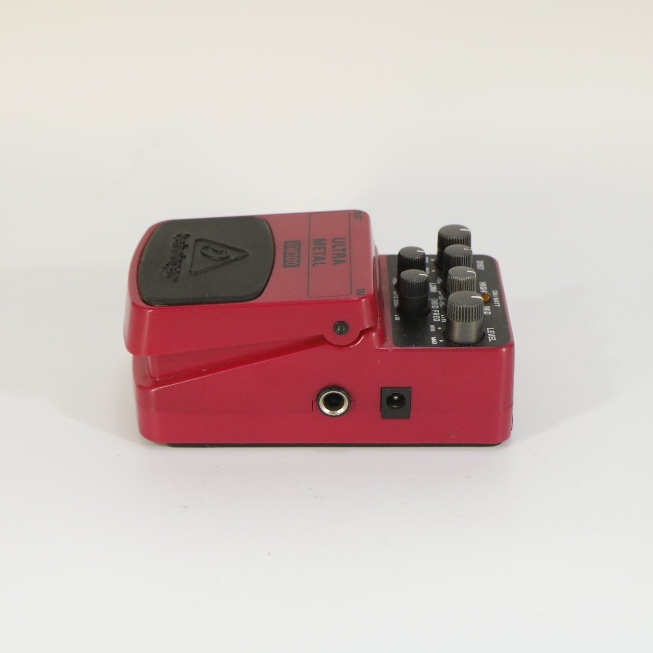 Behringer UM300 Ultra Metal Distortion