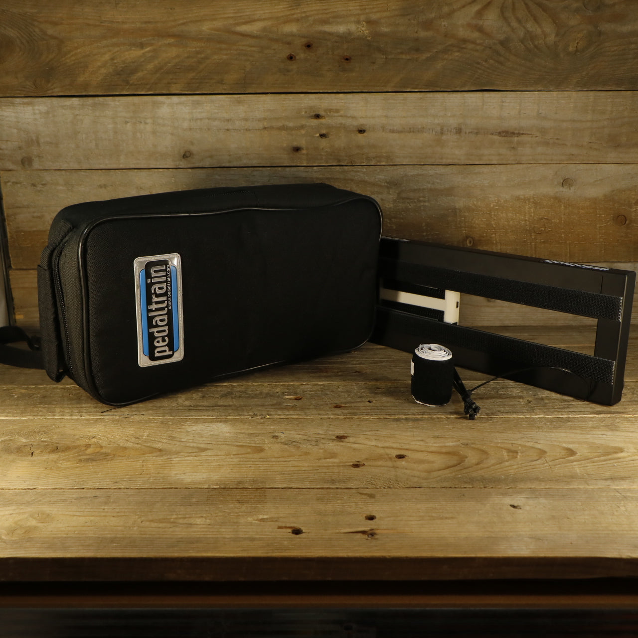 Pedaltrain Nano + Volto Rechargeable Power Bank (White, in Softcase)