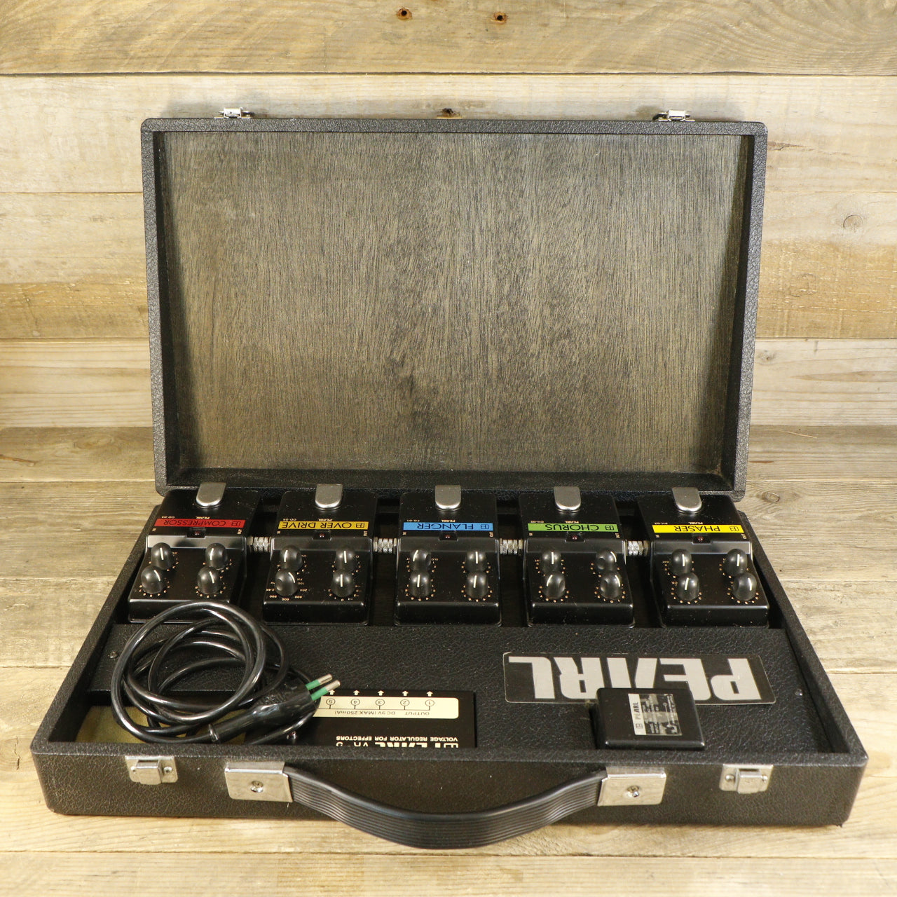 Pearl Pedalboard Case with (CO-04 Compressor, OD-05 Overdrive, FL-01 Flanger, CH-02 Chorus, and PH-03 Phaser; vintage)