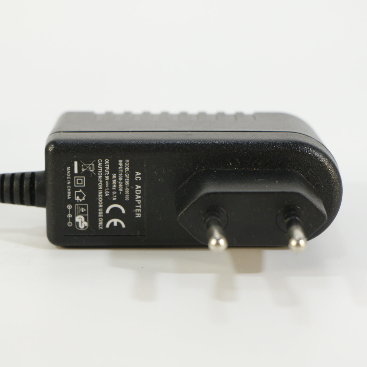 9 volt adapter (1000mA, EU plug)