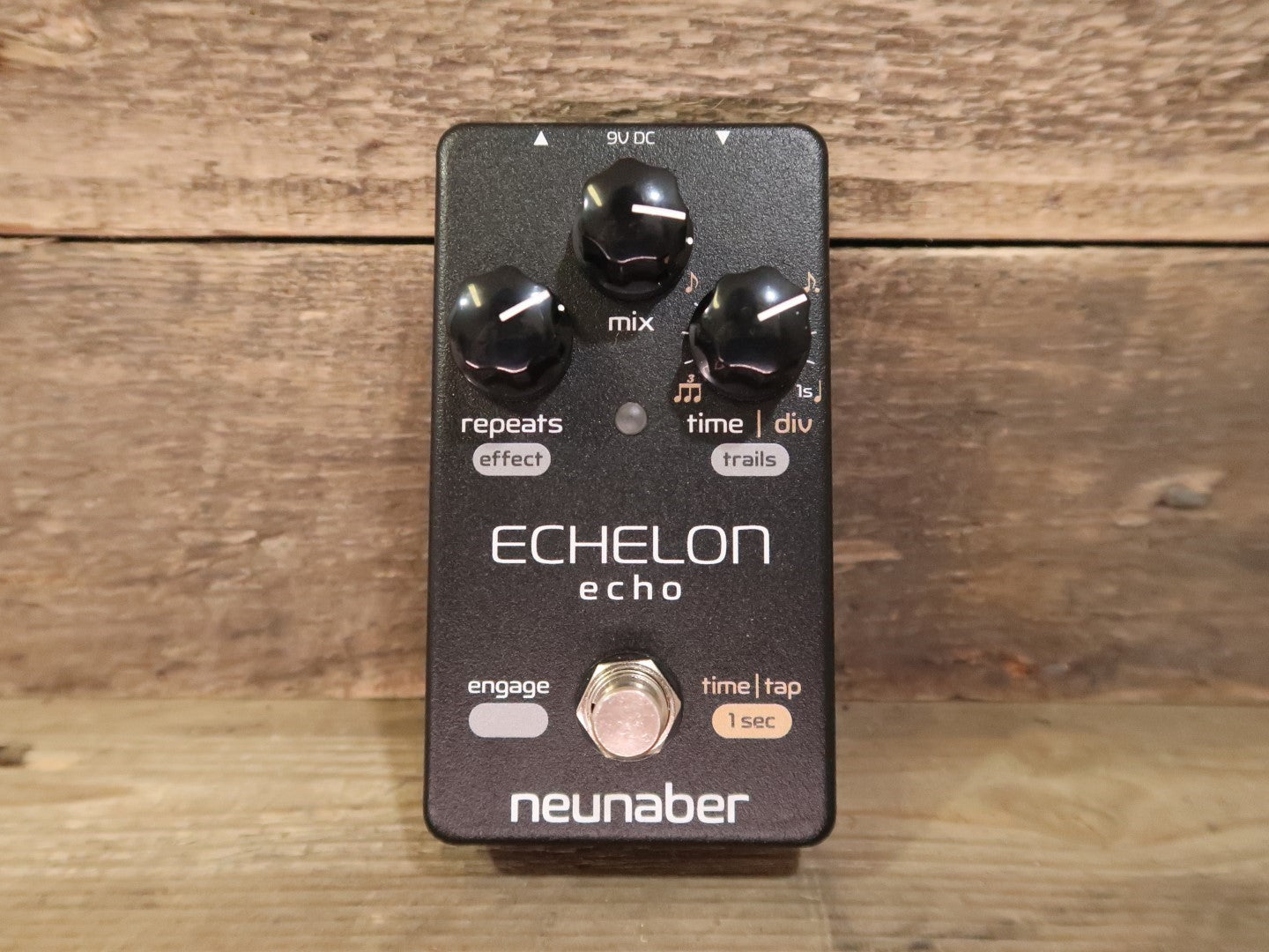 Neunaber Echelon Echo Delay V2 (New in Box with Case Candy)