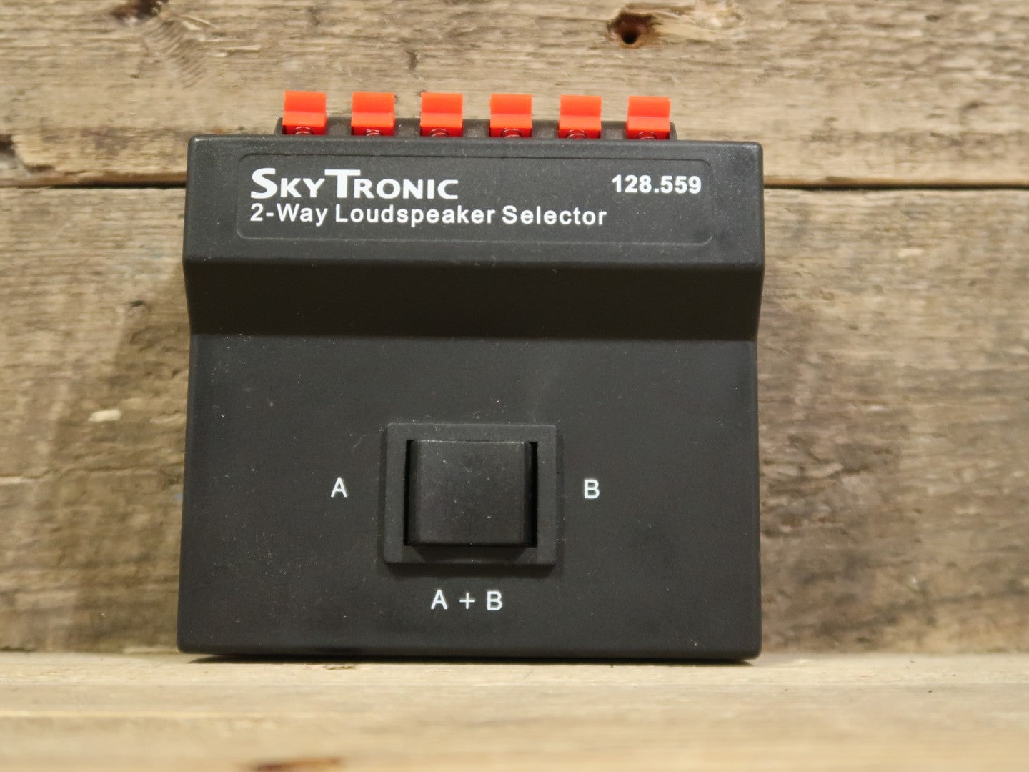 SkyTronic 2-Way Speaker Selector